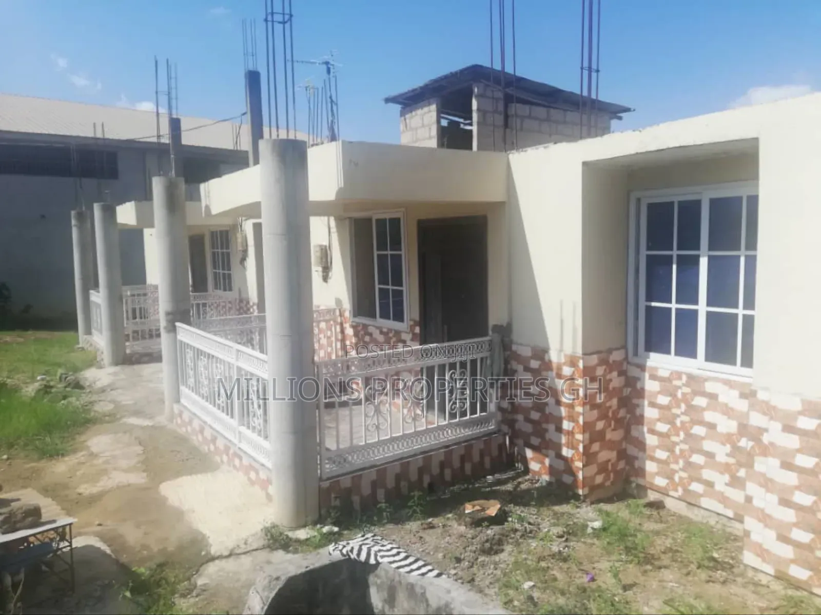 6bdrm House in Millions Properties, Kumasi Metropolitan for sale
