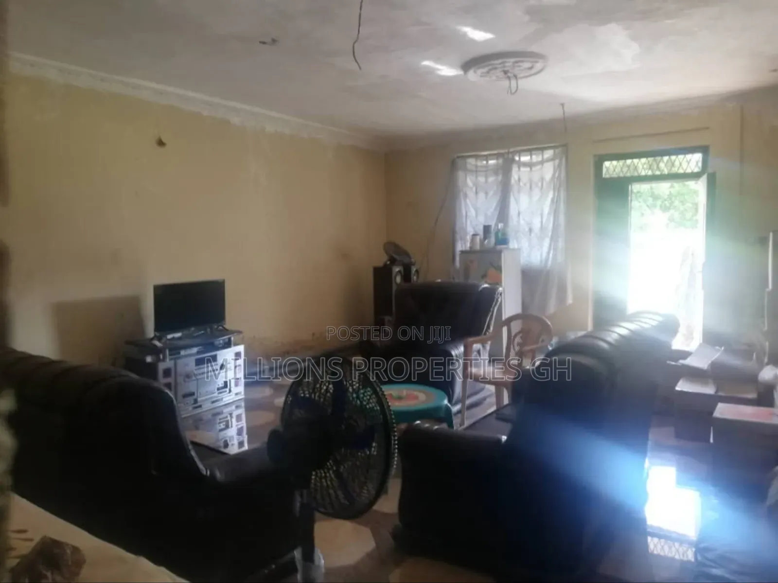 6bdrm House in Millions Properties, Kumasi Metropolitan for sale
