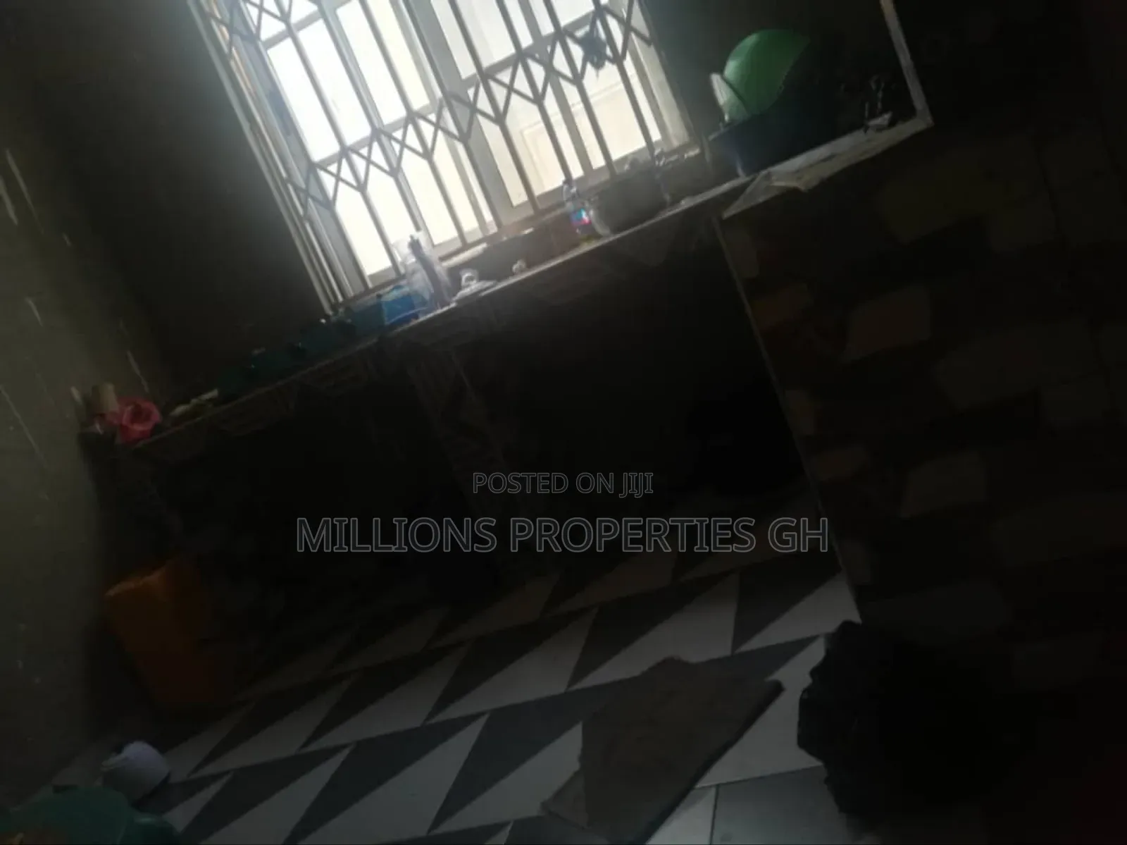 6bdrm House in Millions Properties, Kumasi Metropolitan for sale