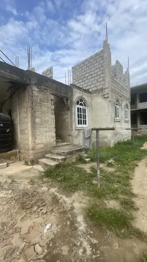 5bdrm House in Sefdard Property, Amasaman for sale