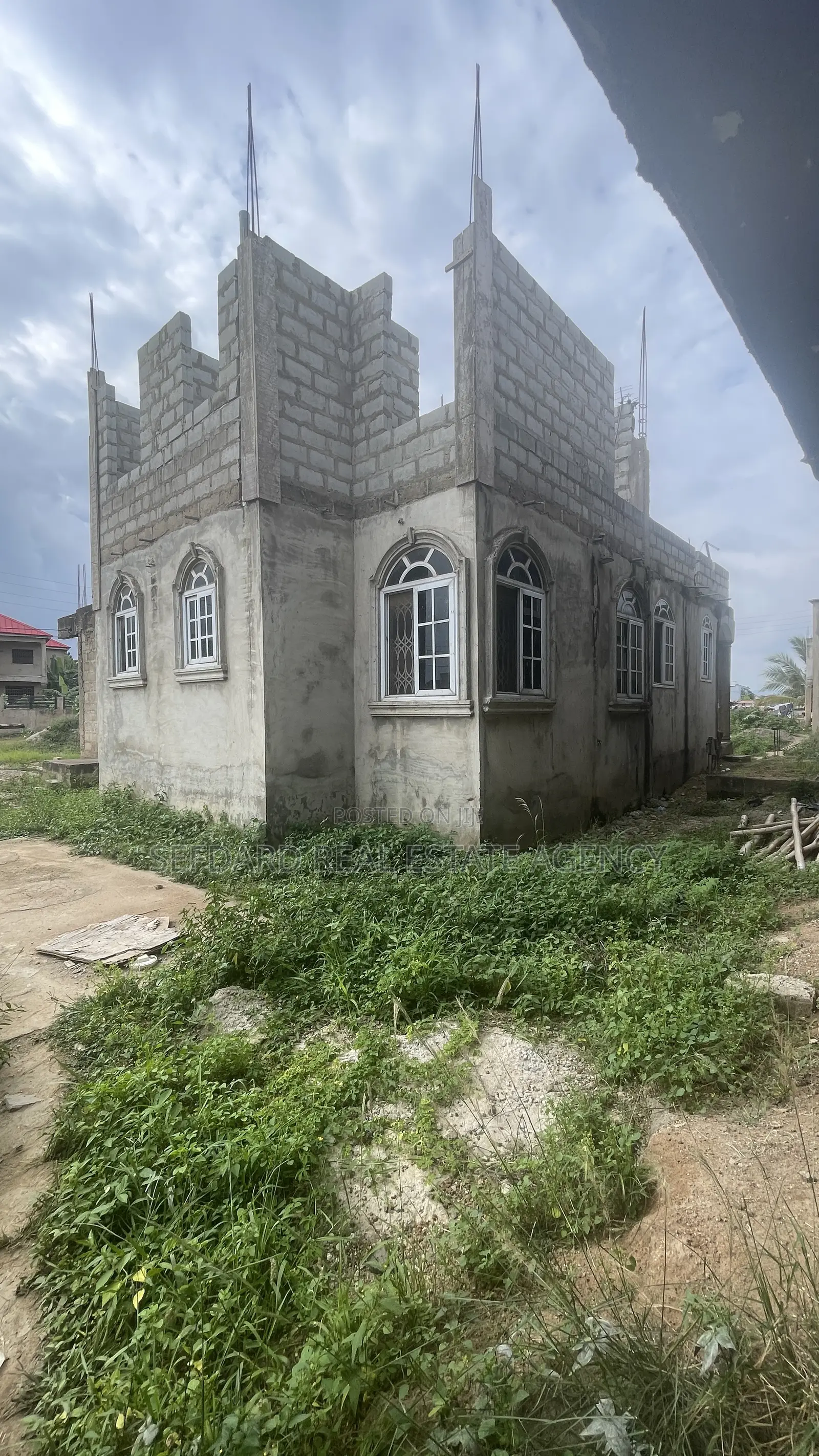 5bdrm House in Sefdard Property, Amasaman for sale