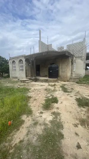 5bdrm House in Sefdard Property, Amasaman for sale