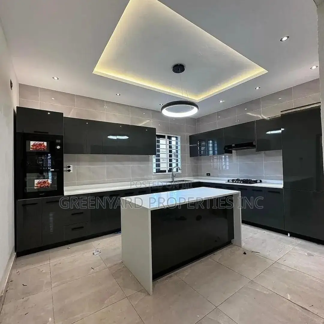 5bdrm House in East Legon Hills for sale