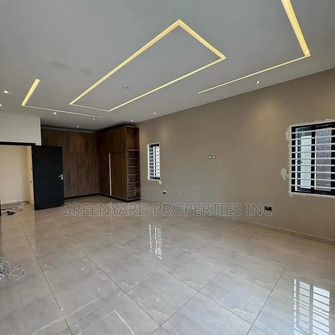 5bdrm House in East Legon Hills for sale