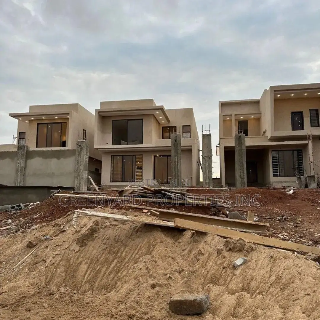 5bdrm House in East Legon Hills for sale