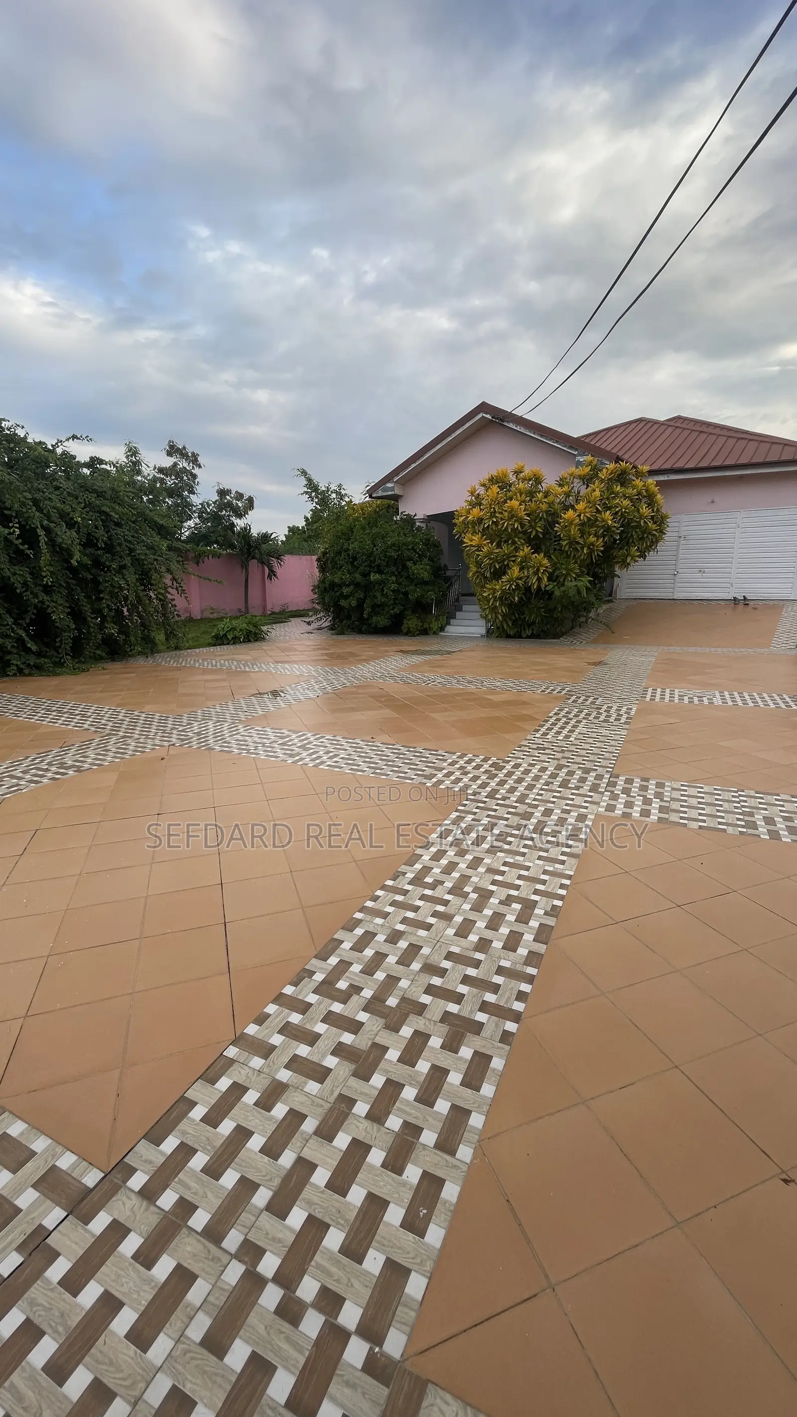 Furnished 3bdrm House in Sefdard Real Estate, Amasaman for sale