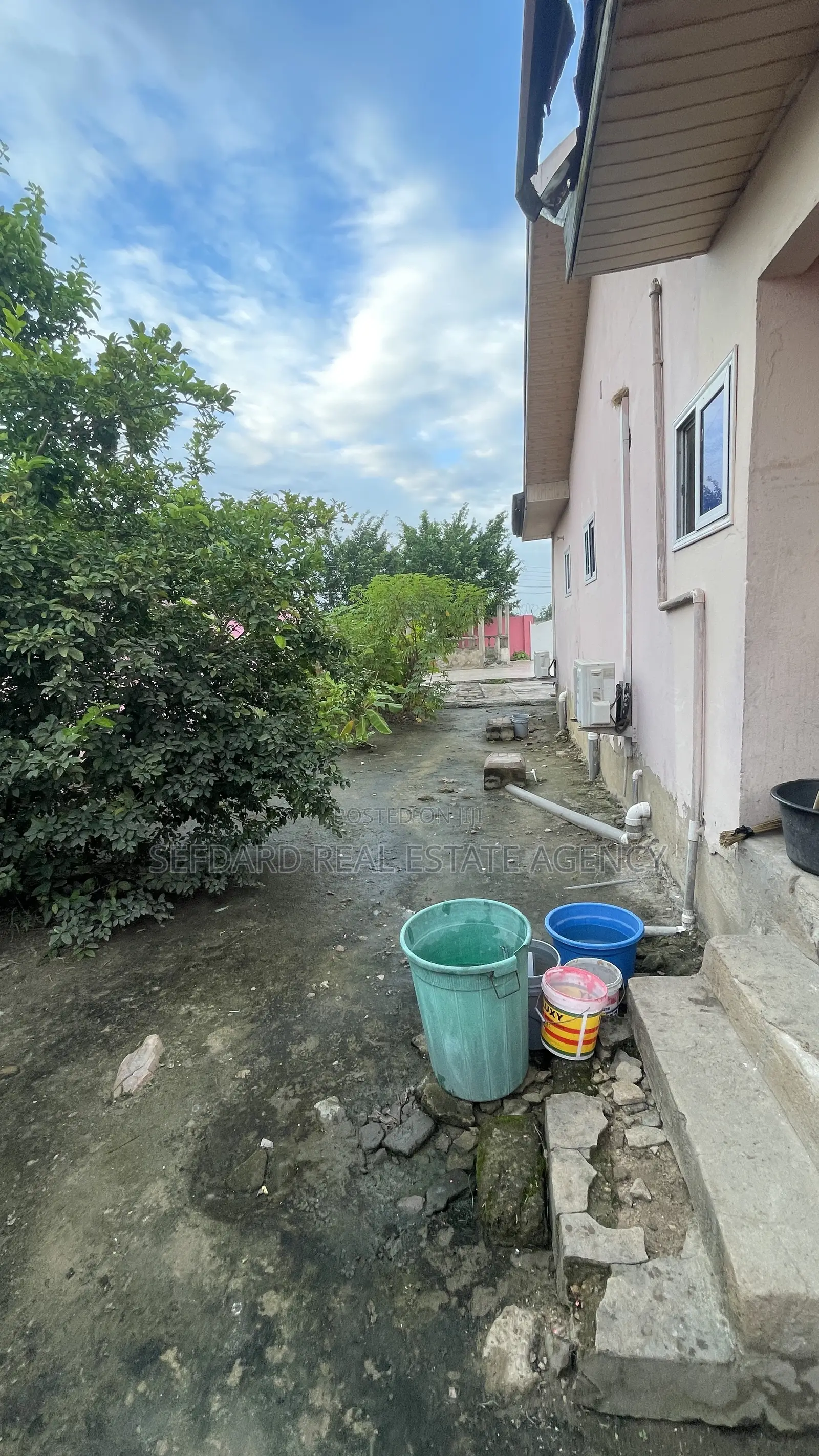 Furnished 3bdrm House in Sefdard Real Estate, Amasaman for sale