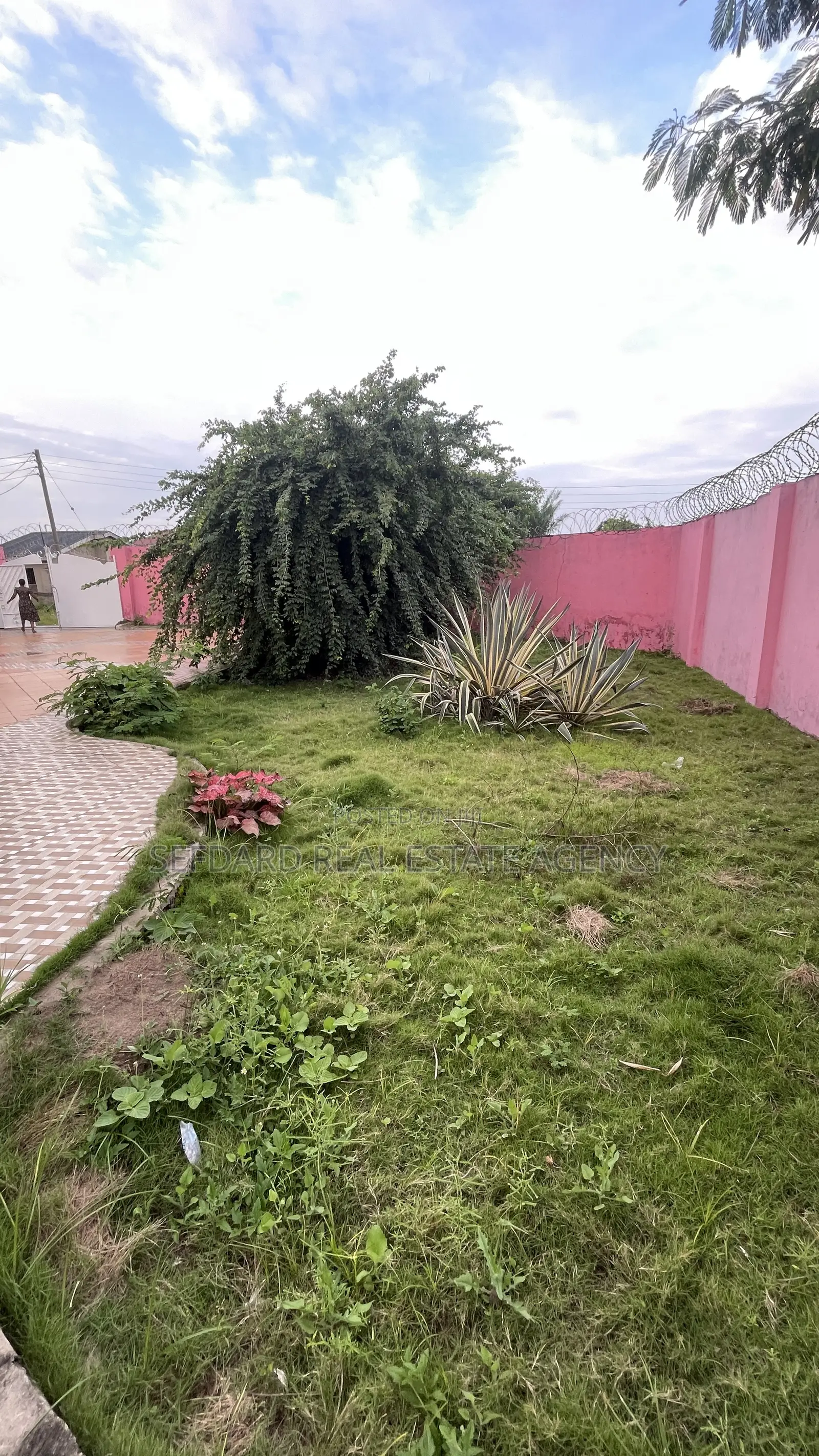 Furnished 3bdrm House in Sefdard Real Estate, Amasaman for sale