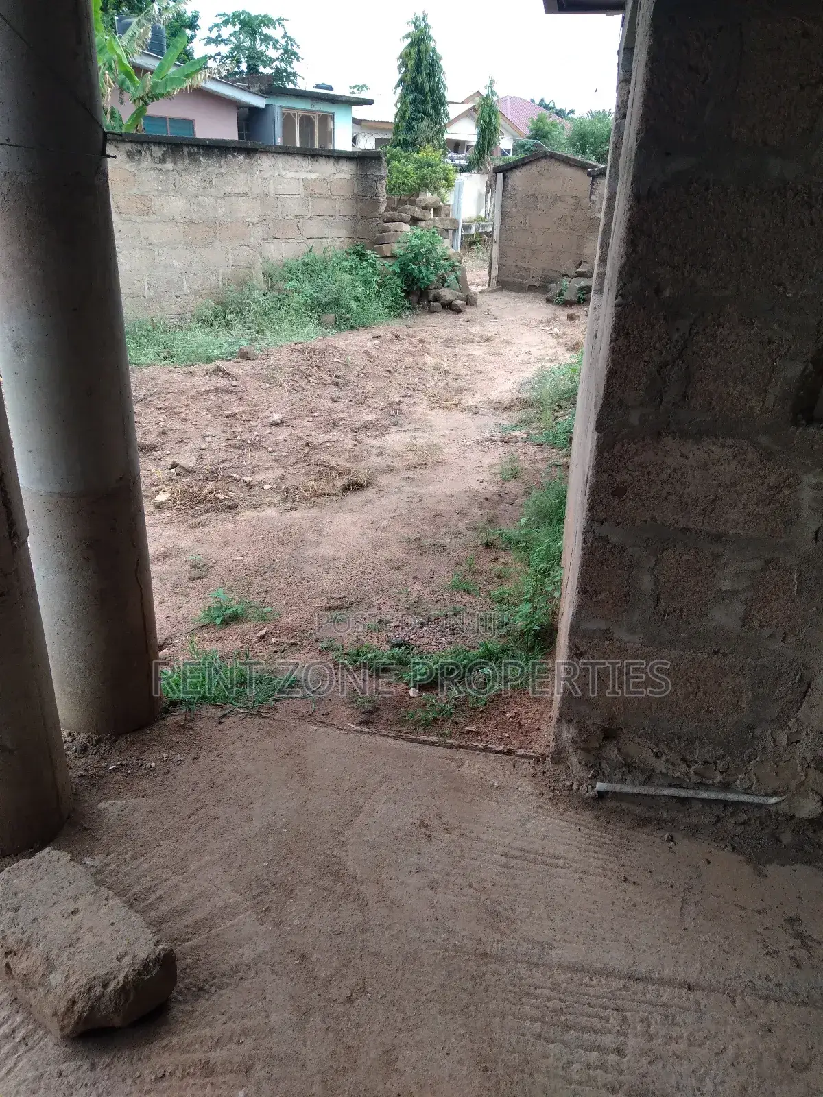 6bdrm Apartment in Rent Zone Properties, Ofankor for sale