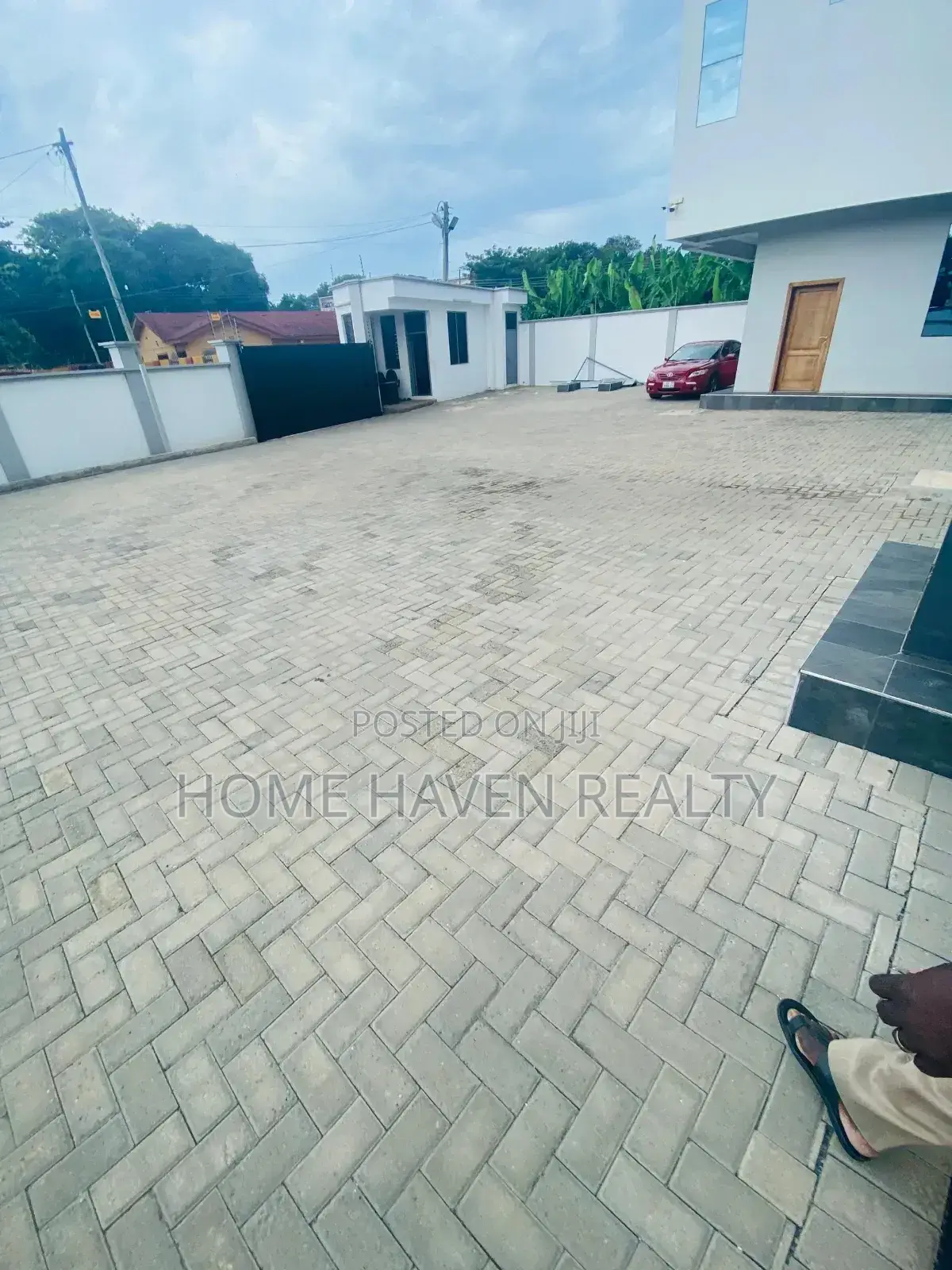 8 Office Rooms for Rent at Kanda Estate