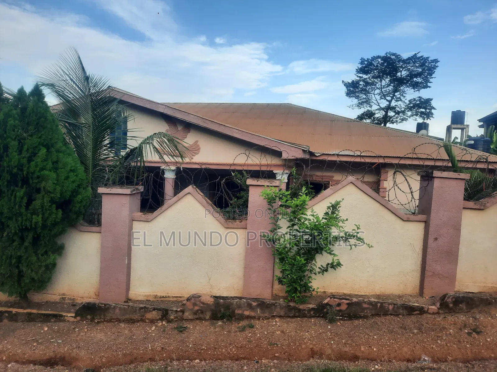 5bdrm House in Kotwi Nkoranza, Kumasi Metropolitan for sale