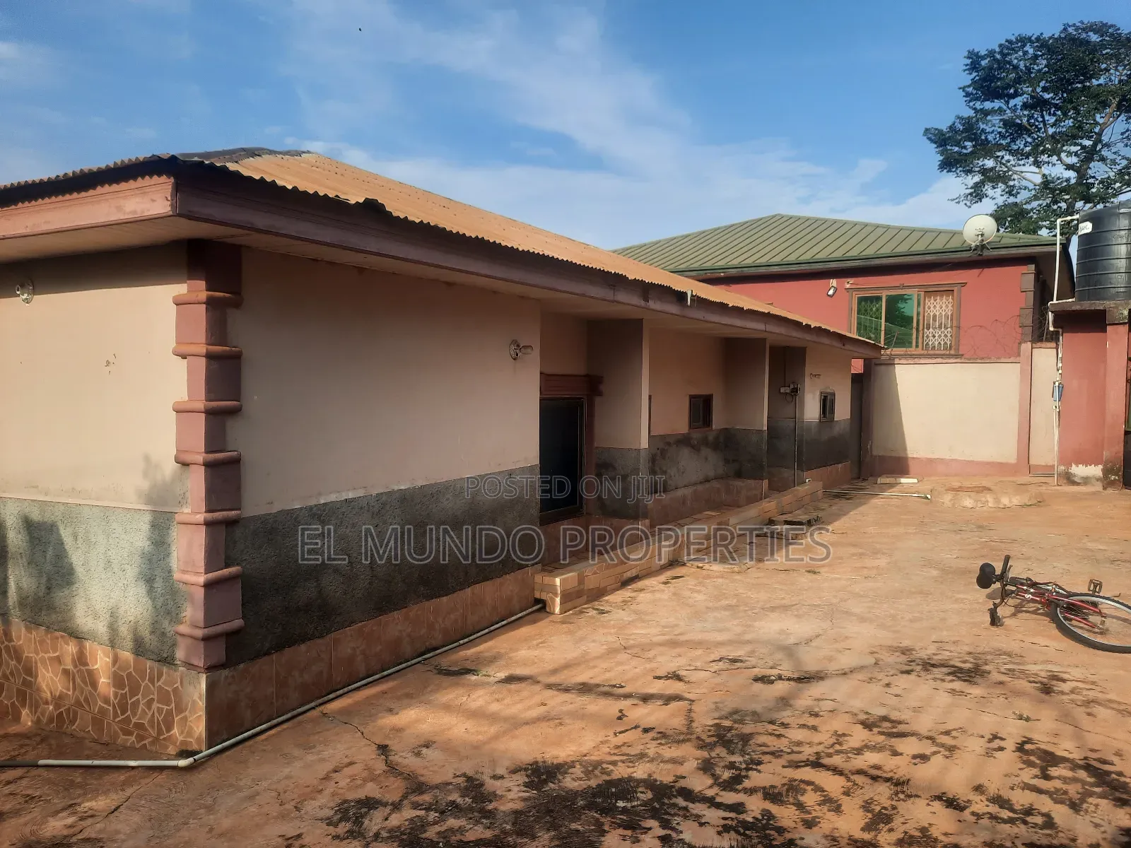 5bdrm House in Kotwi Nkoranza, Kumasi Metropolitan for sale