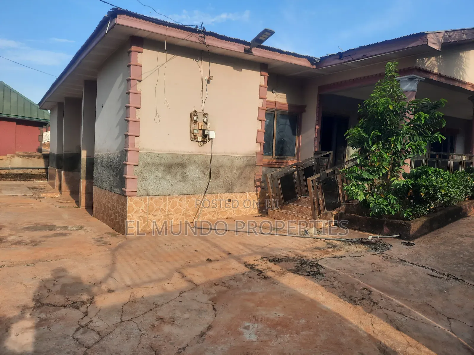 5bdrm House in Kotwi Nkoranza, Kumasi Metropolitan for sale