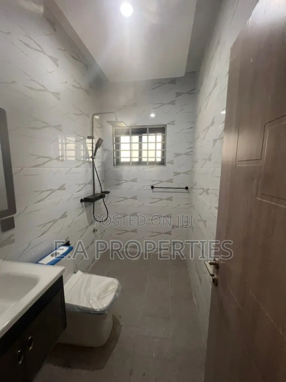 4bdrm House in E A Properties, Sakumono for sale