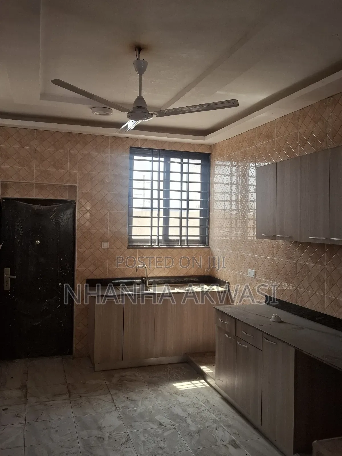 3bdrm House in Community 3, Tema Metropolitan for rent