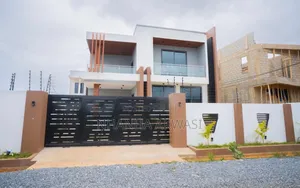 4bdrm House in Community 14, Tema Metropolitan for sale