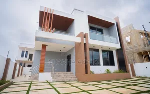 4bdrm House in Community 14, Tema Metropolitan for sale