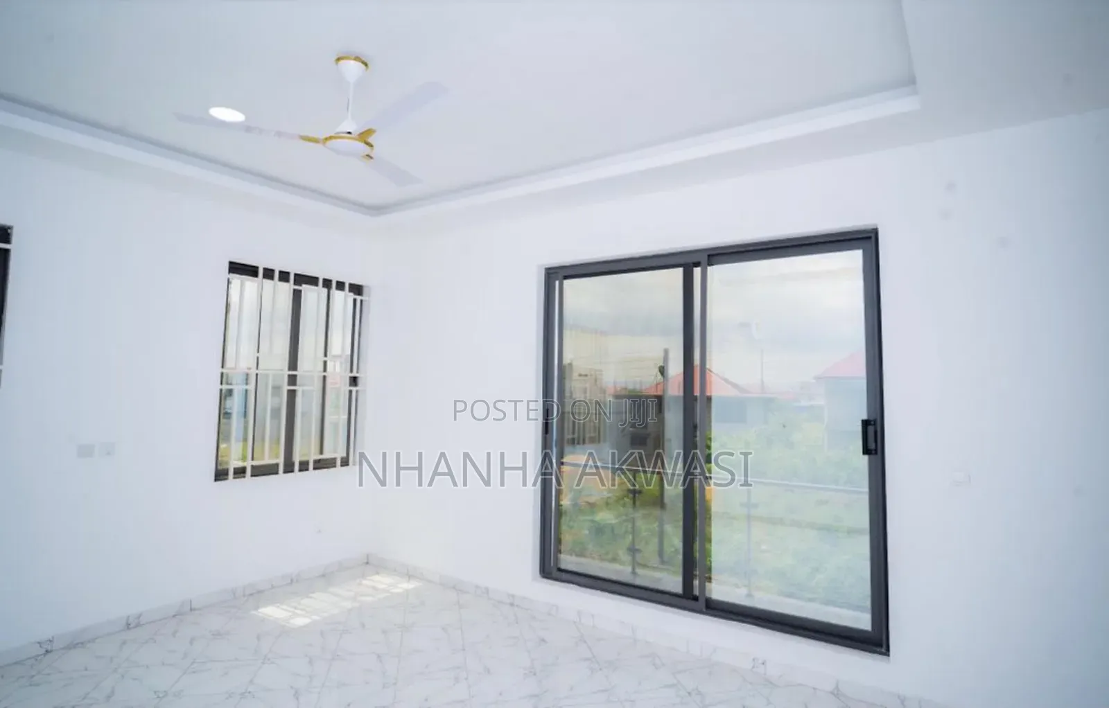 4bdrm House in Community 14, Tema Metropolitan for sale