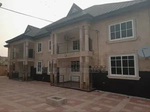 10bdrm Block of Flats in Millions Properties, Kumasi Metropolitan