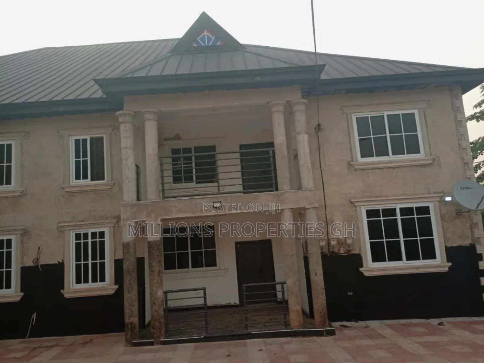 10bdrm Block of Flats in Millions Properties, Kumasi Metropolitan