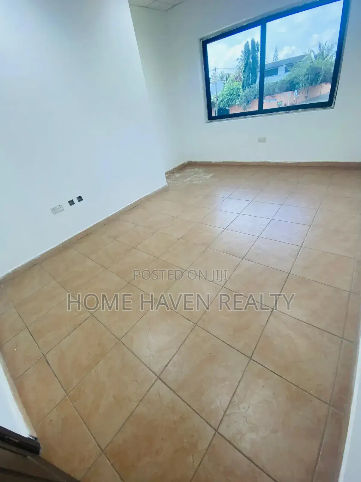7 Office Rooms House for Rent in Kanda Estate
