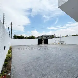 5bdrm House in Sakumono for sale
