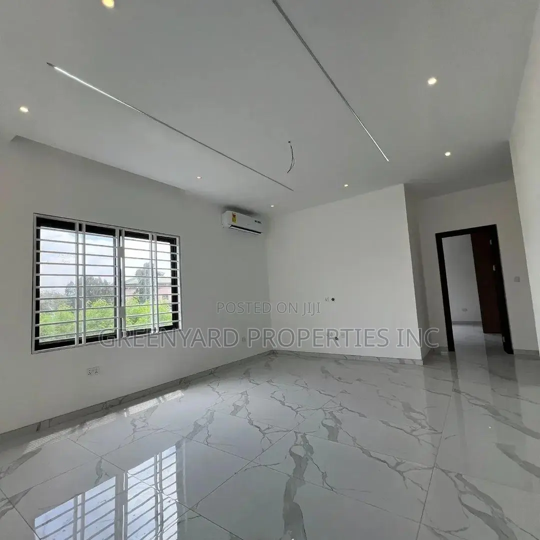 5bdrm House in Sakumono for sale