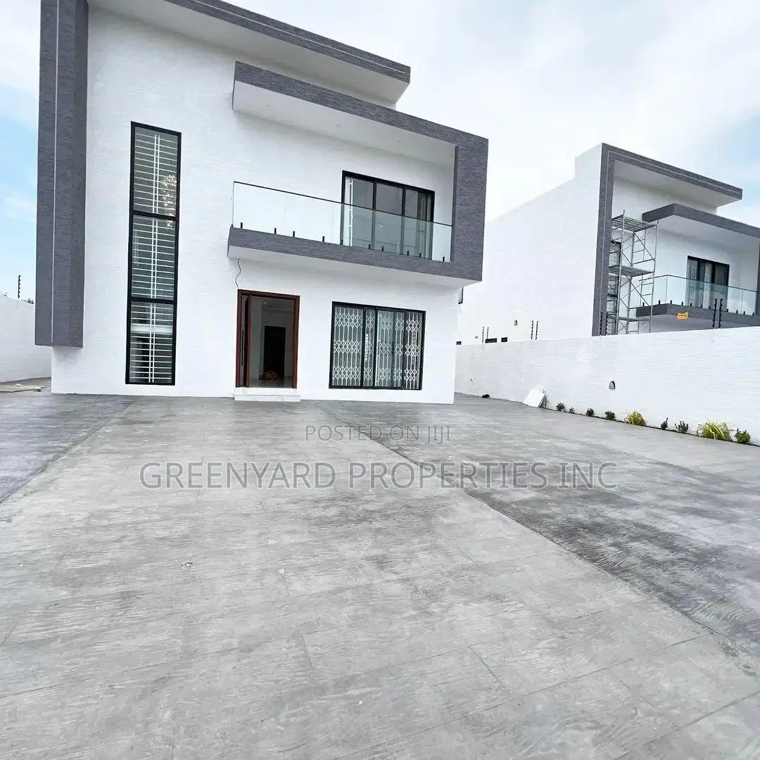 5bdrm House in Sakumono for sale