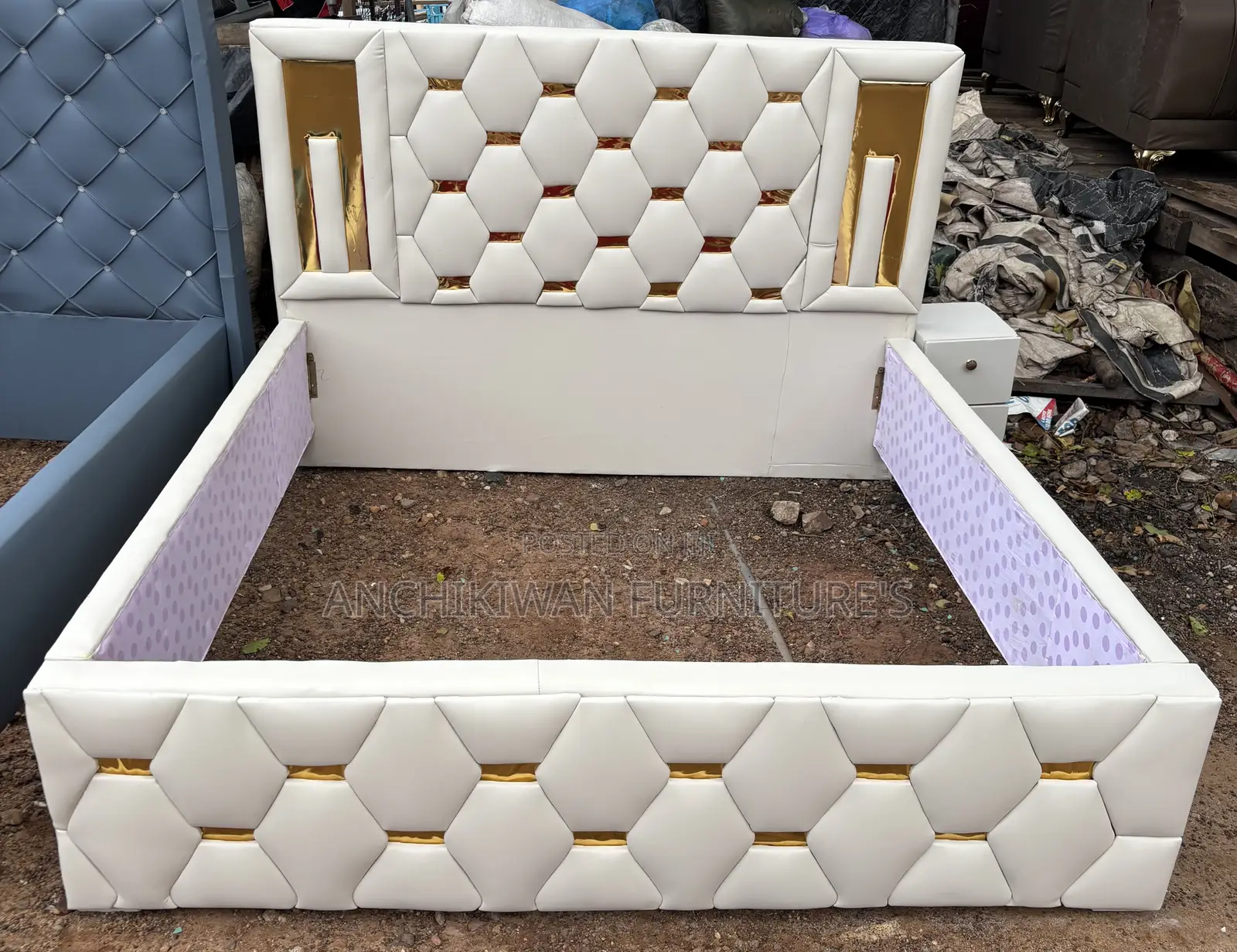Queensize Bed Creamerh With a Drawer(Payment After Delivery)