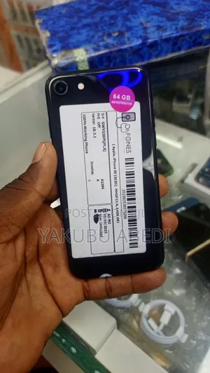 Apple iPhone SE (2020) 64 GB Black