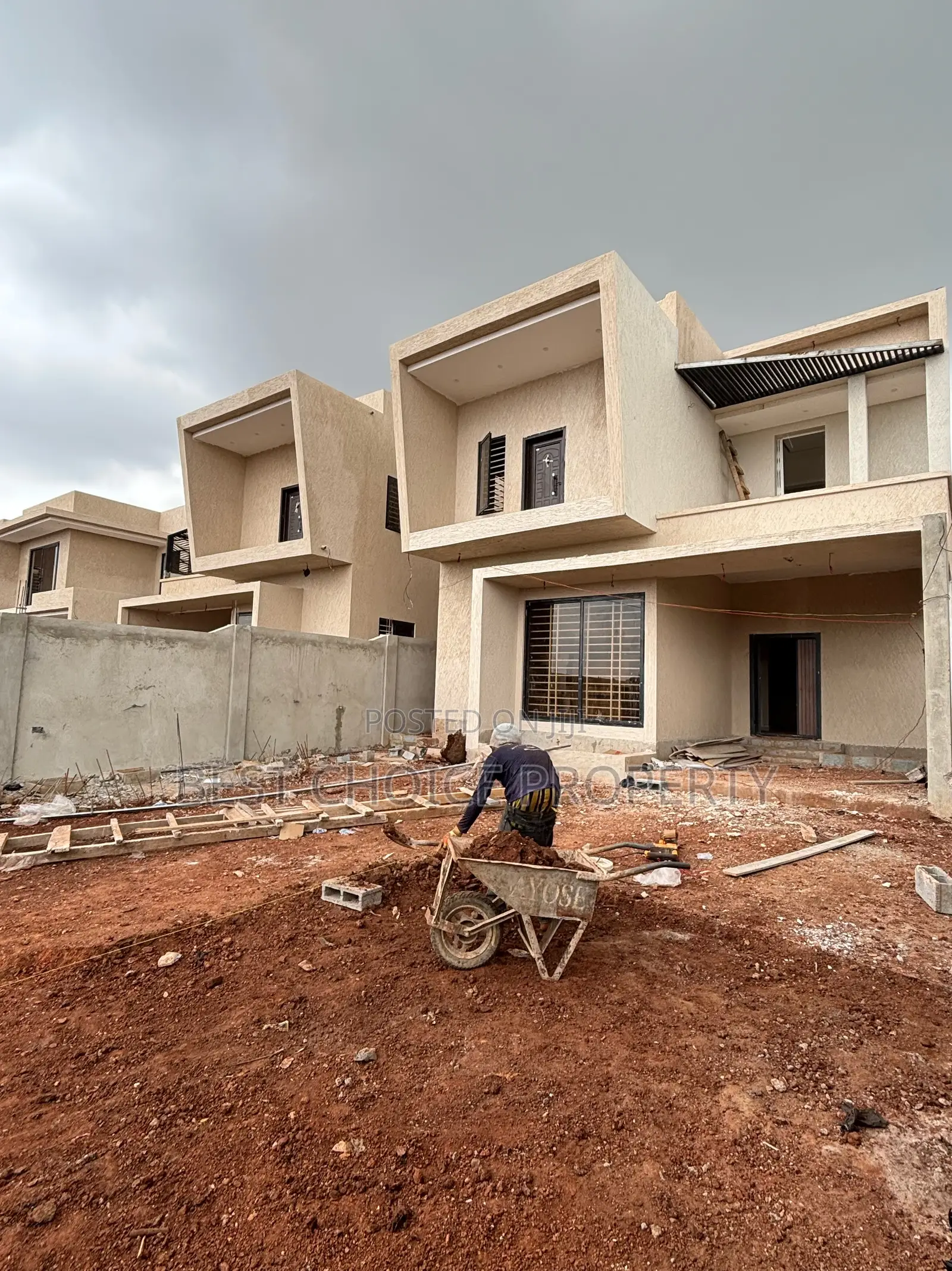4bdrm Duplex in Lakeside Community 8, Ashaley Botwe for Sale