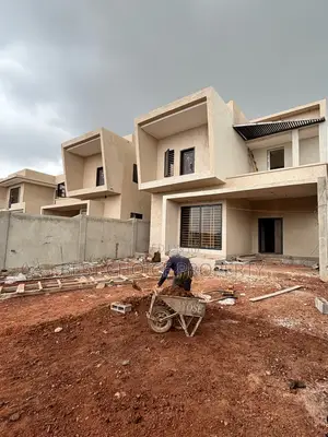 4bdrm Duplex in Lakeside Community 8, Ashaley Botwe for Sale