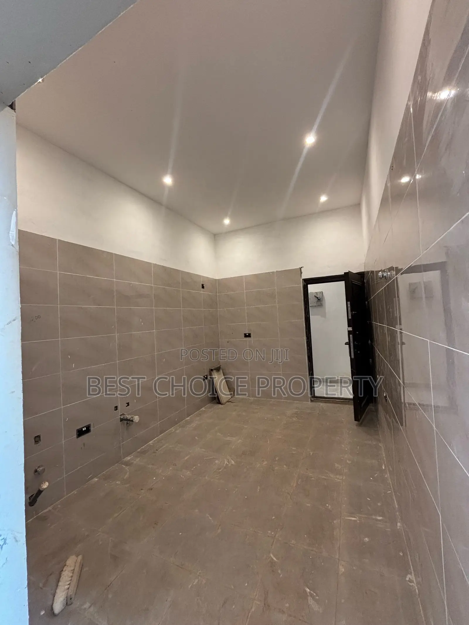4bdrm Duplex in Lakeside Community 8, Ashaley Botwe for Sale