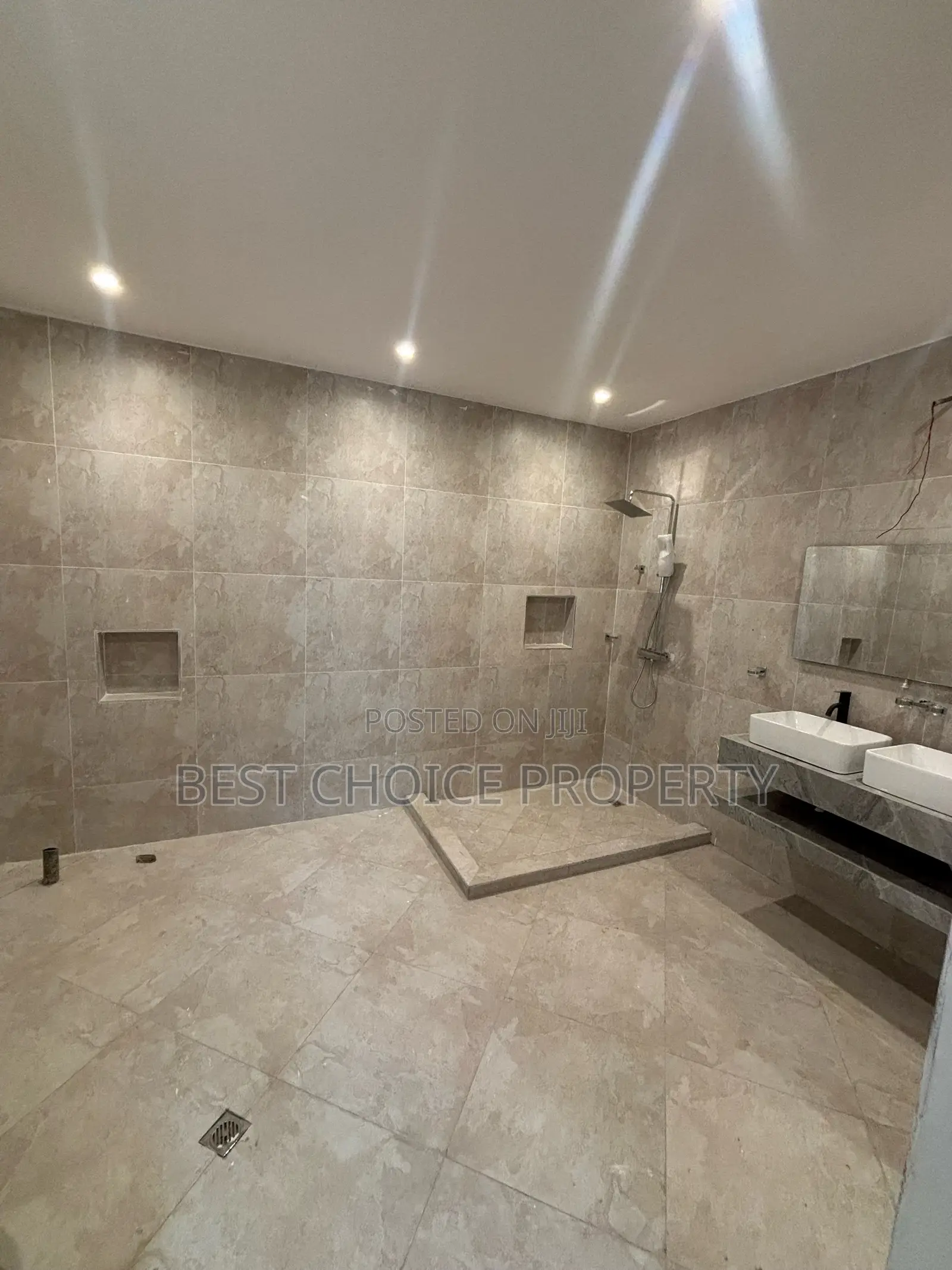4bdrm Duplex in Lakeside Community 8, Ashaley Botwe for Sale
