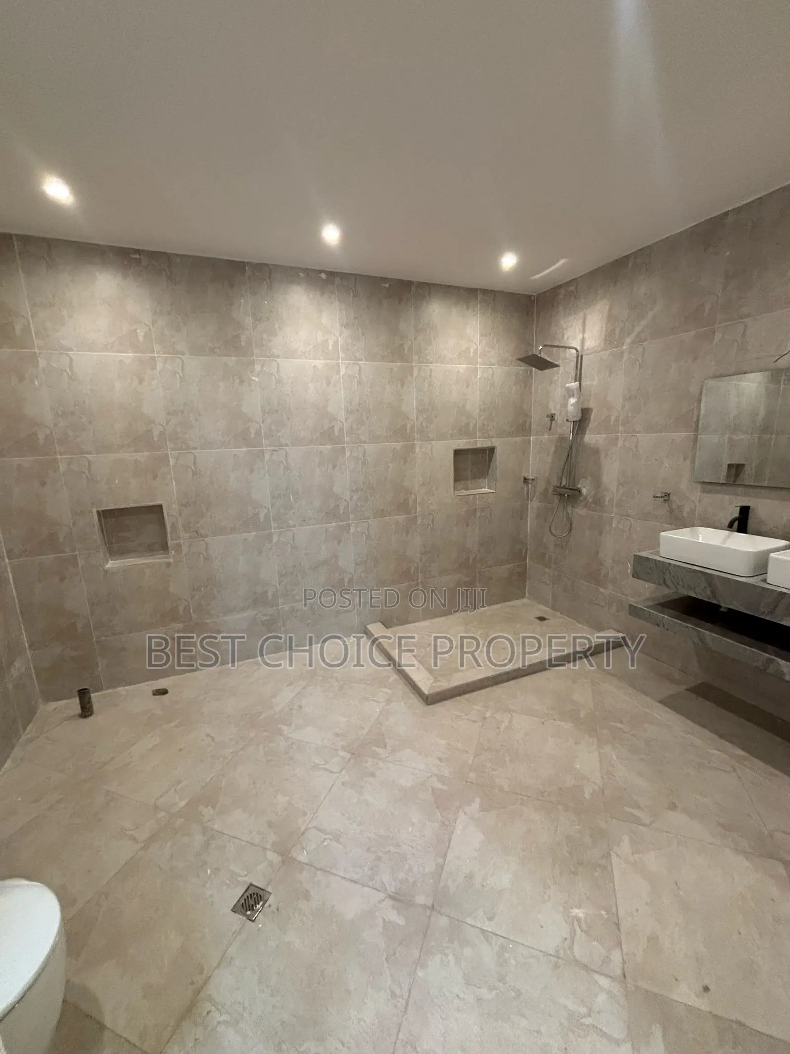 4bdrm Duplex in Lakeside Community 8, Ashaley Botwe for Sale