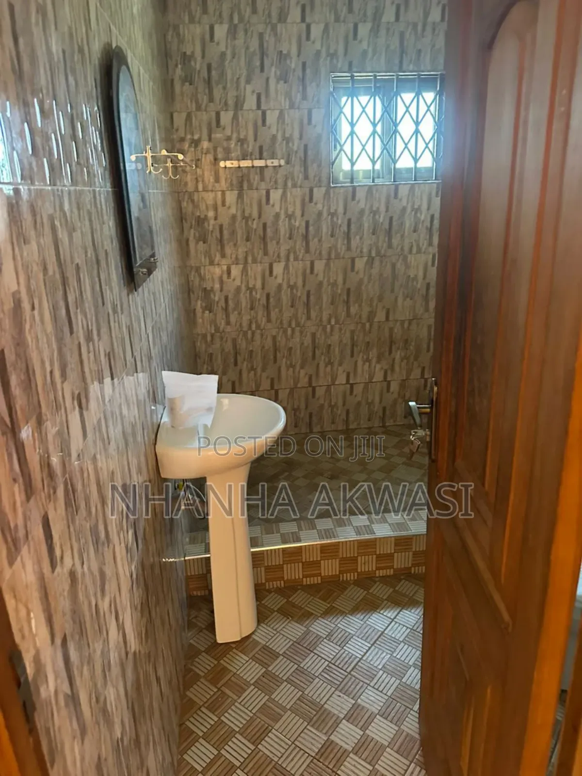4bdrm House in Community 16, Tema Metropolitan for rent