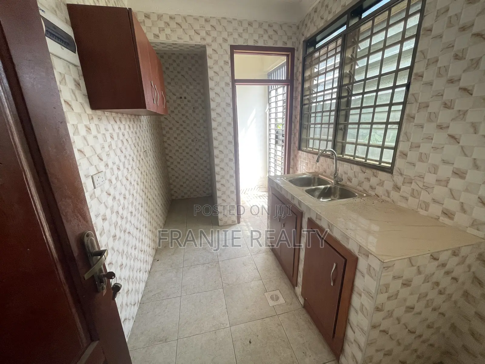 2bdrm Apartment in Toll Booth for rent