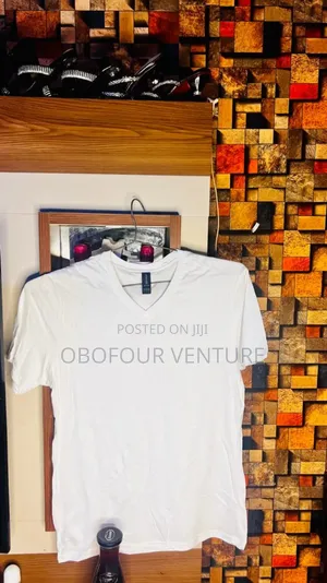 Plain White v-Neck T-Shirt, From Usa  0191