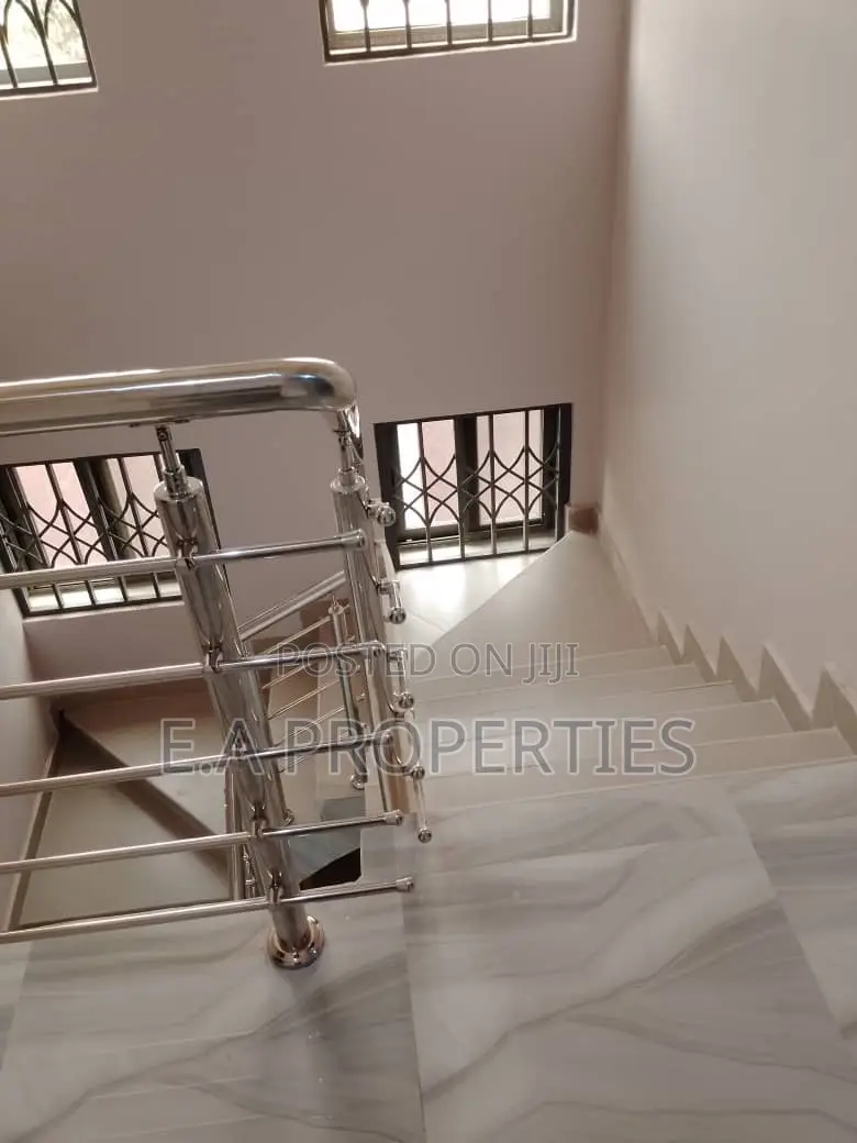 4bdrm House in E A Properties, Frafraha for sale