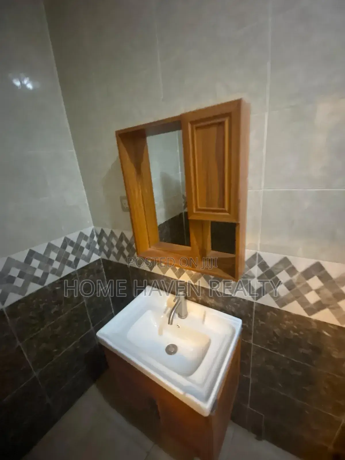 3bdrm Apartment in Adjiriganor, East Legon for rent