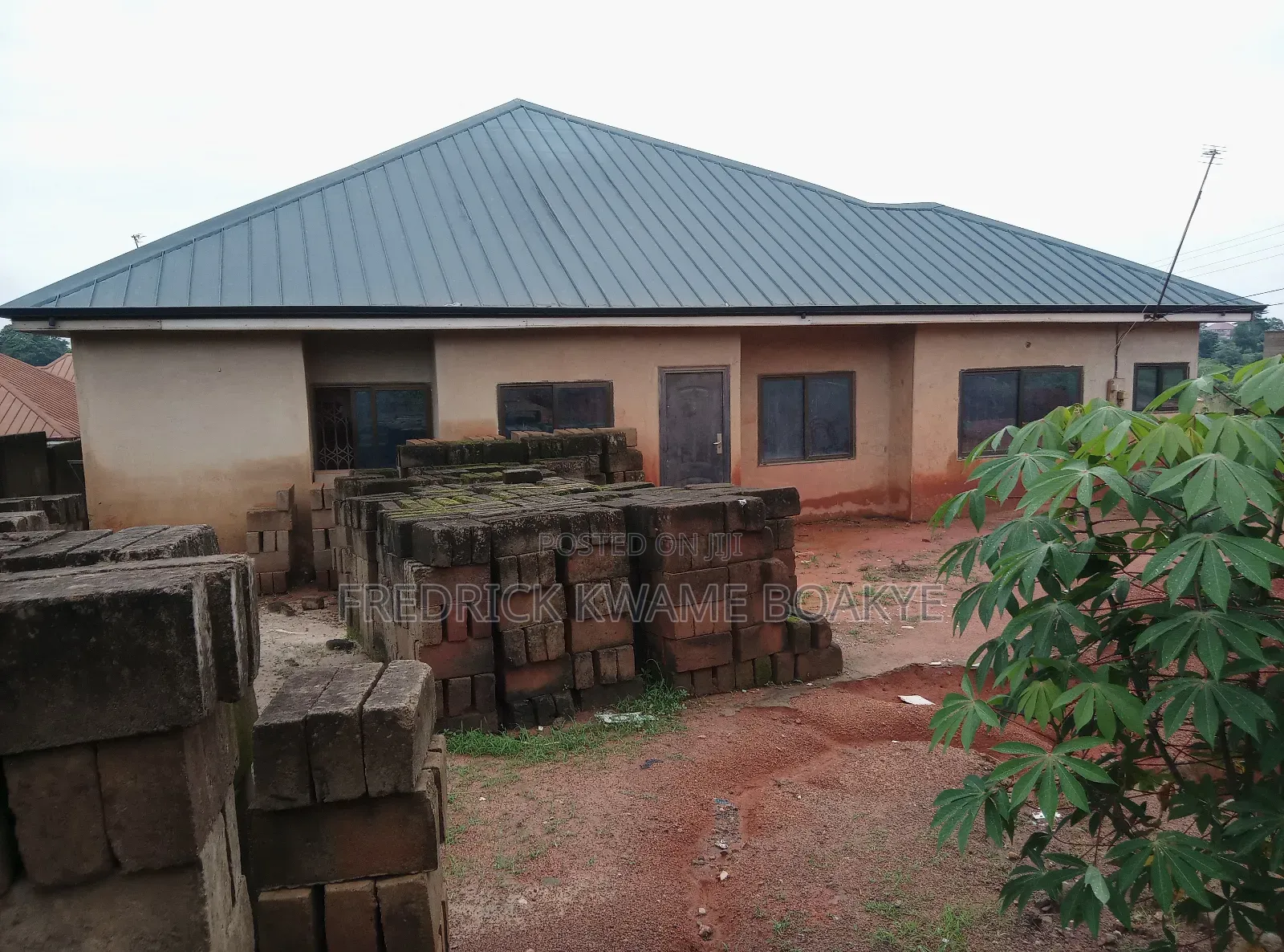 6bdrm House in Brother K Estate, Kumasi Metropolitan for sale