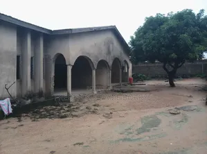 6bdrm House in Brother K Estate, Kumasi Metropolitan for sale