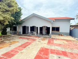 3bdrm Block of Flats in Awoshei Onyinase, Mangoase for rent