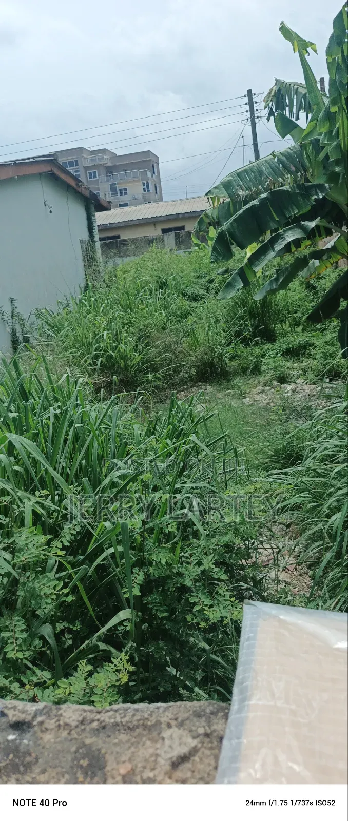 5bdrm Apartment in Dansoman for sale