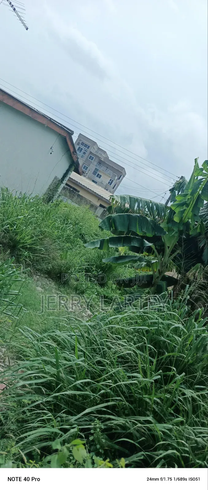 5bdrm Apartment in Dansoman for sale