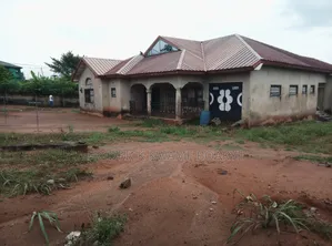 5bdrm House in Brother K Estate, Kumasi Metropolitan for sale