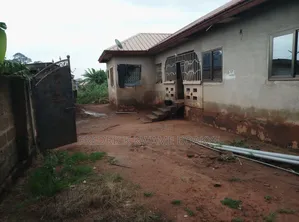 5bdrm House in Brother K Estate, Kumasi Metropolitan for sale