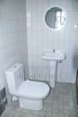 18bdrm Apartment in Kwabenya for sale
