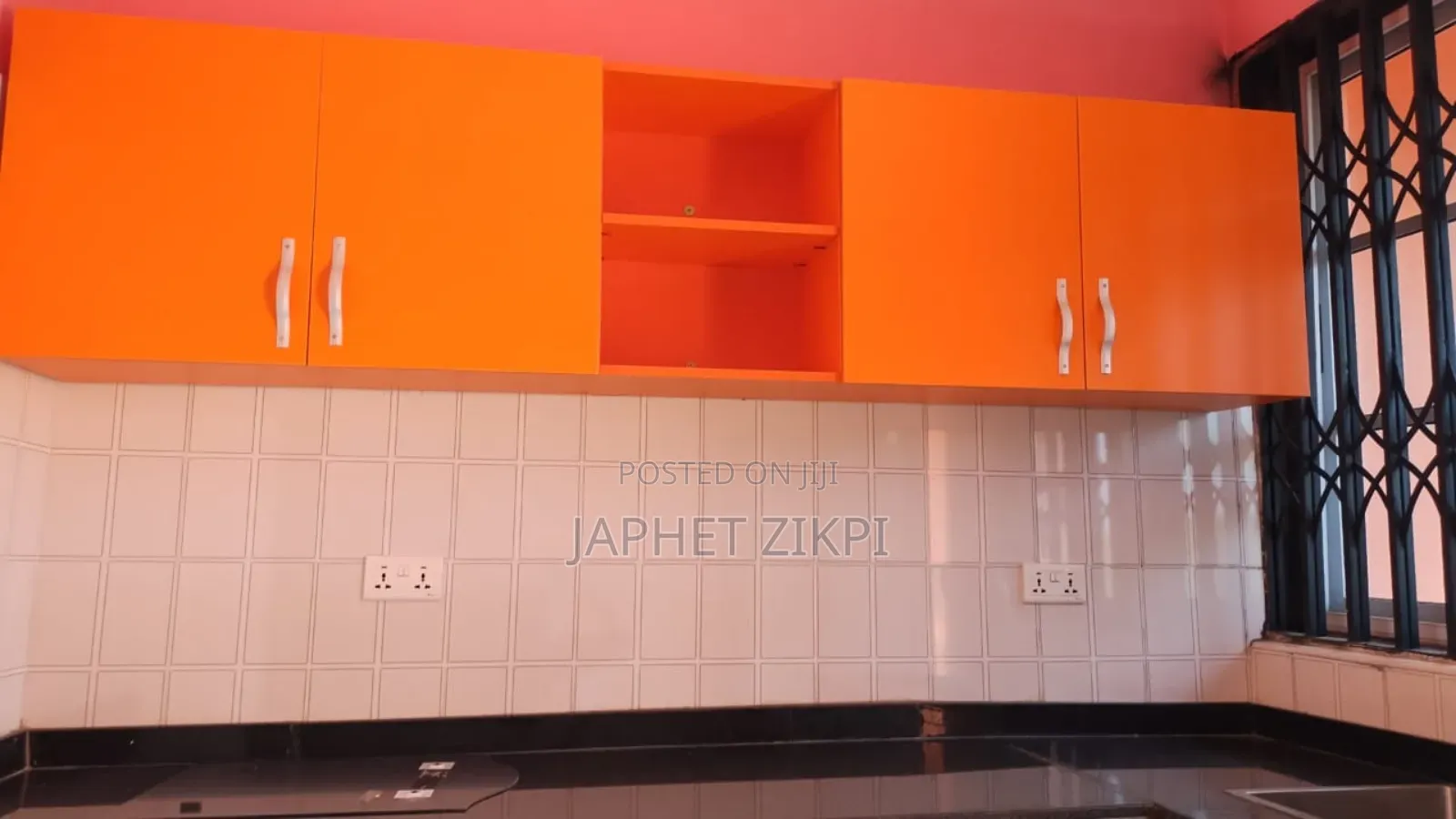 18bdrm Apartment in Kwabenya for sale