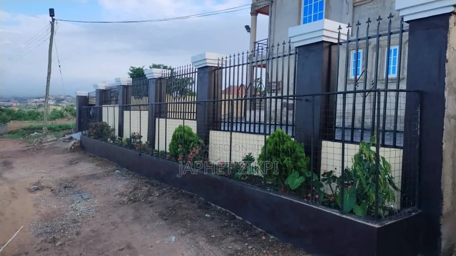 18bdrm Apartment in Kwabenya for sale